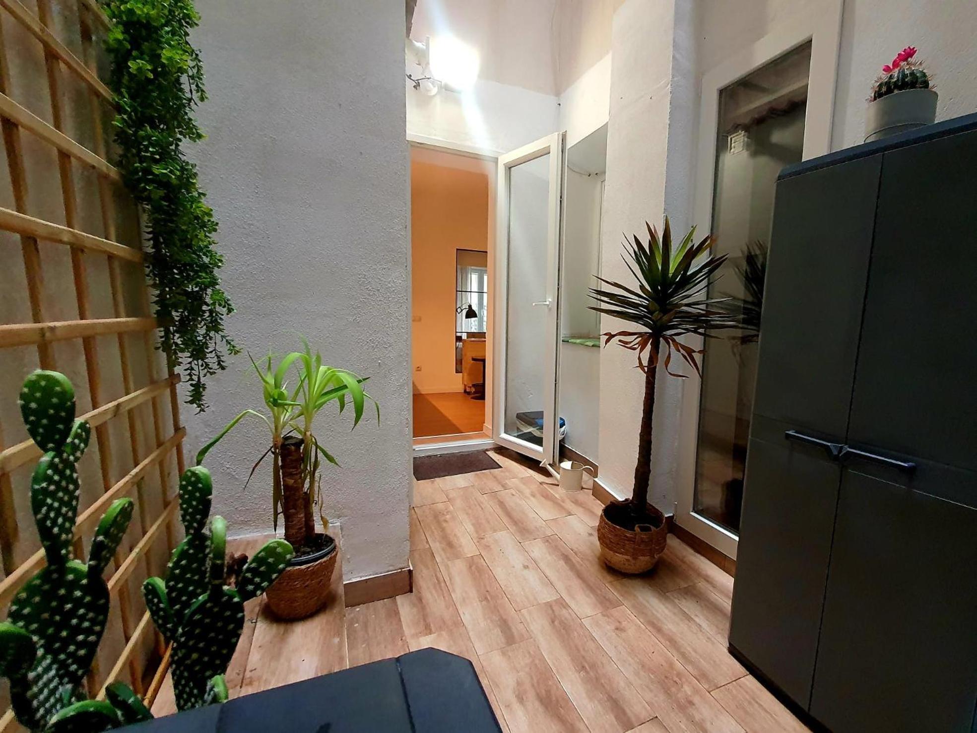Rentadore Atocha Suites Madrid Dış mekan fotoğraf